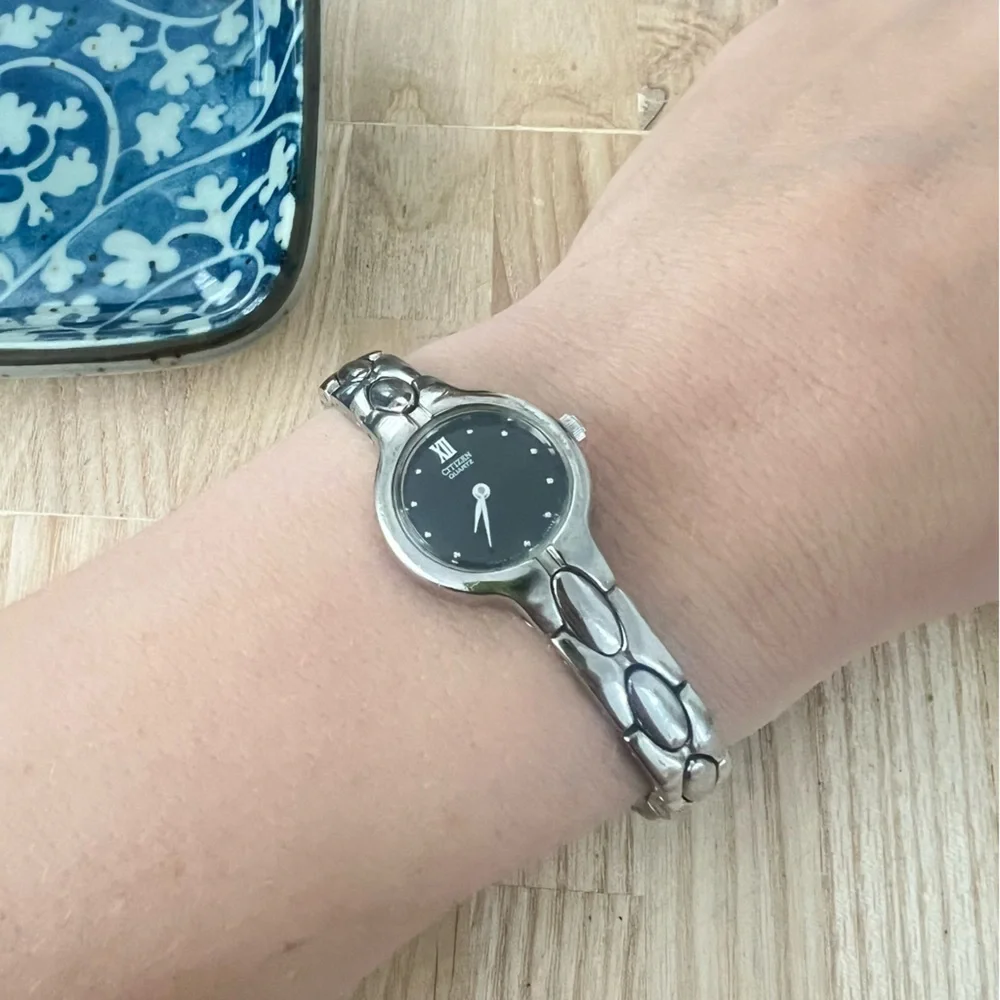 Citizen Quartz ladies black dial silver tone dress watch NEW BATTERY